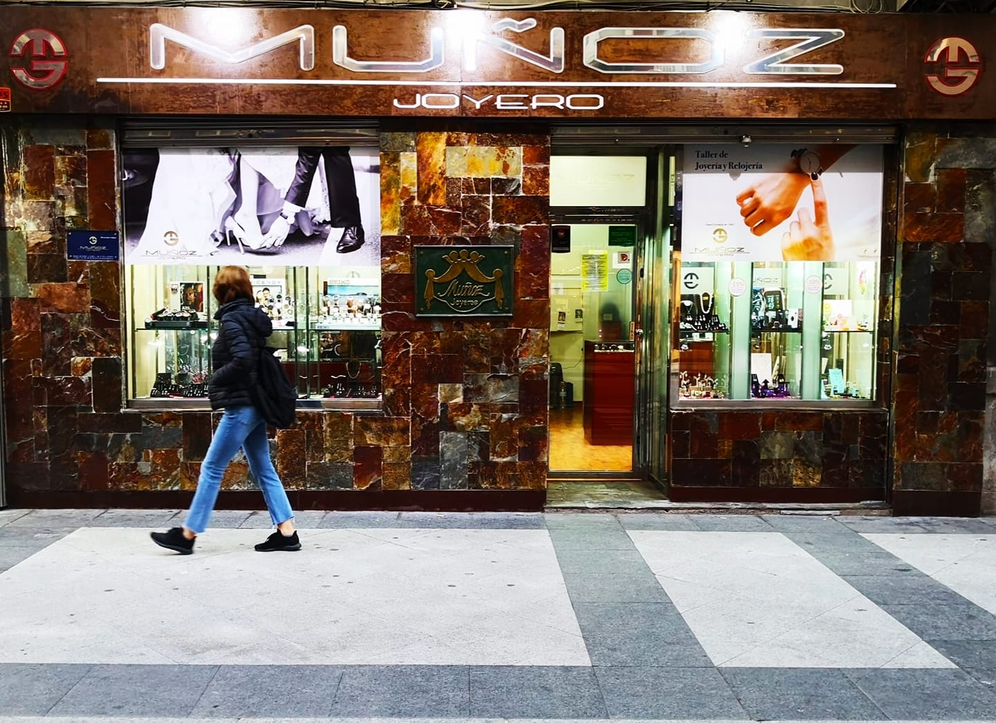 Escaparate de Muñoz Joyero en la Gran Vía de Murcia