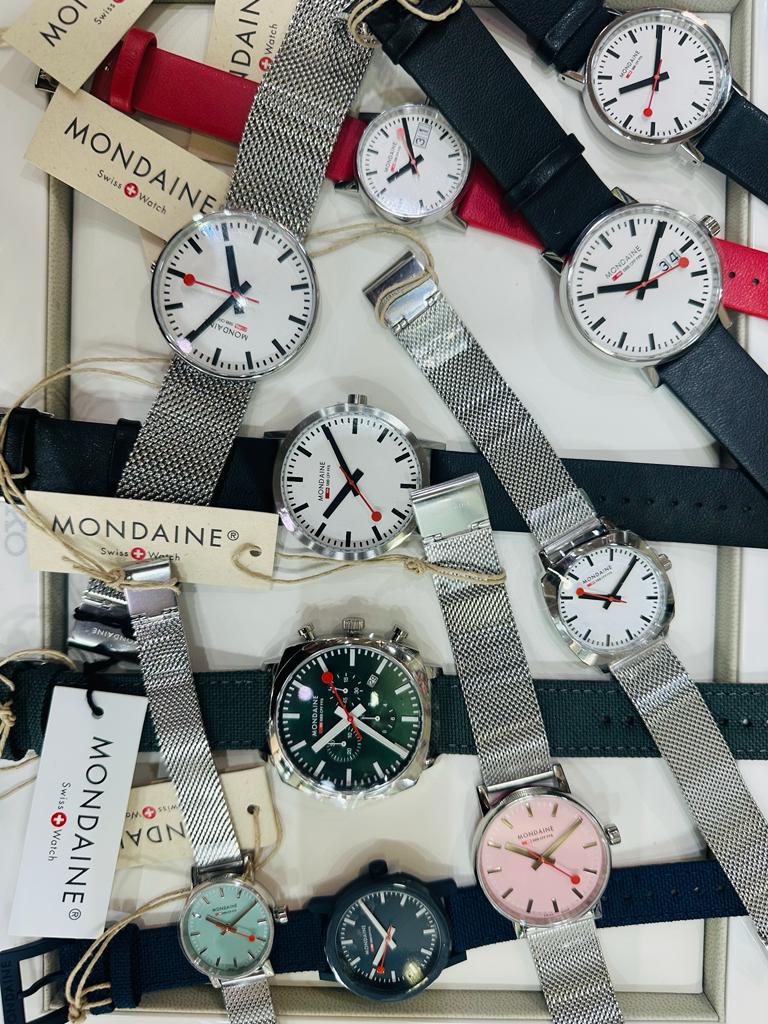 Selección de relojes suizos Mondaine con correas de malla y piel